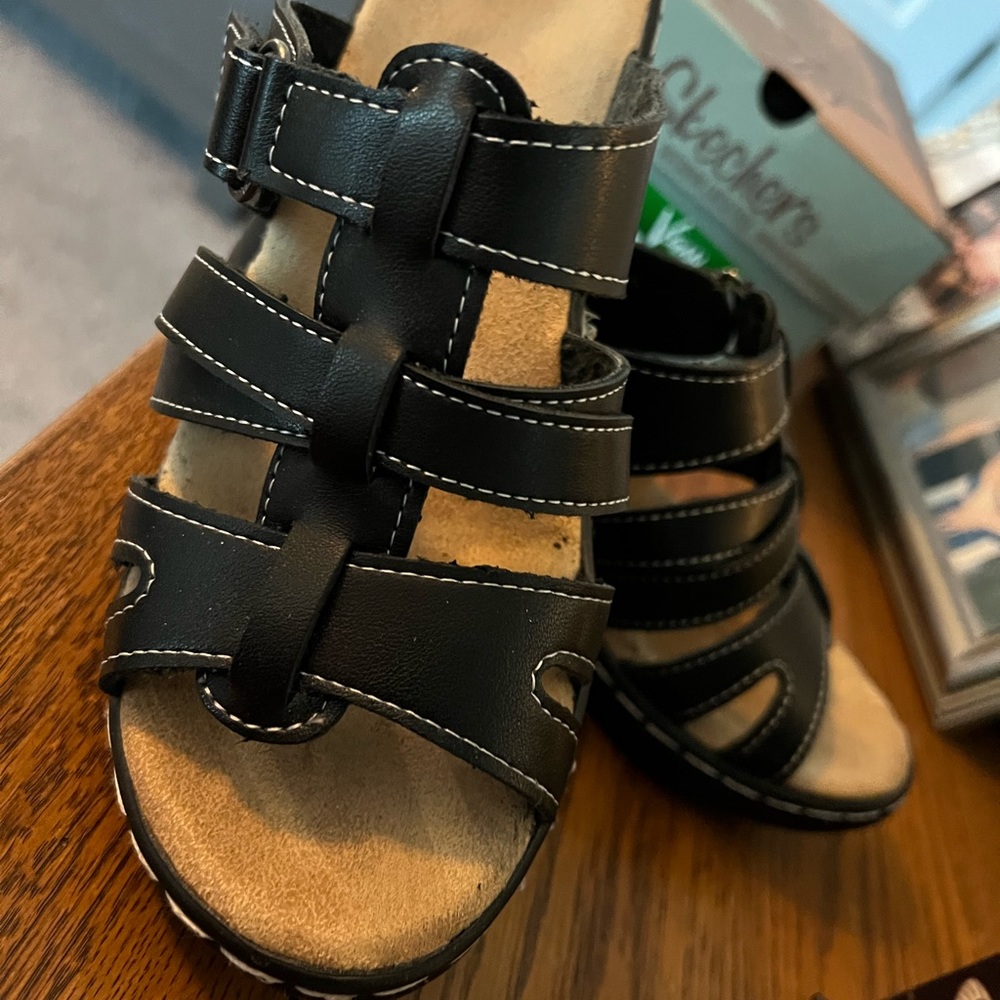Natural Reflections Black Sandals